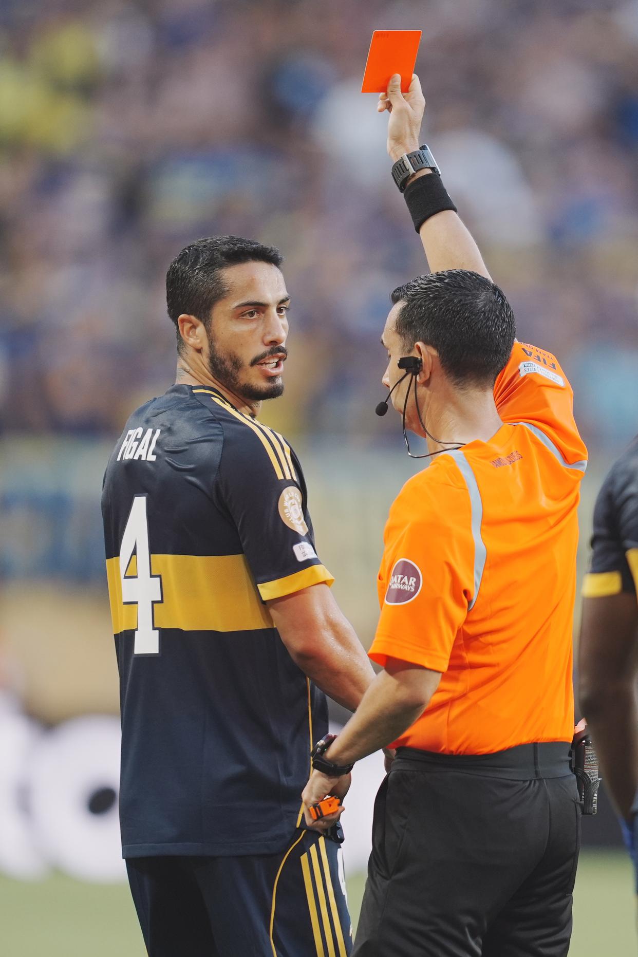 亚博体育在线登录-本菲卡训练开放日，赛后止住颓势引欢呼，意大利杯在即，身体对抗强度拉满